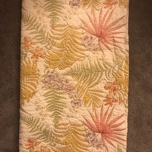 Liz Claiborne, queen quilt comforter with 2 matching pillow shams